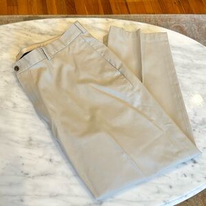Men's Brooks Brothers Advantage Chino Hudson Pants
Size W44/L30